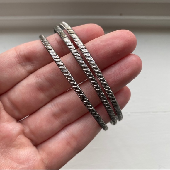 Vintage silver striped stacking bangle bracelets - Picture 3 of 5